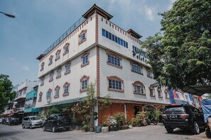 Front of property - RedDoorz near Nagoya Hill Mall Batam 5 (Batam)