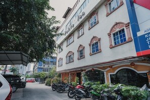 Front of property - RedDoorz near Nagoya Hill Mall Batam 5 (Batam)