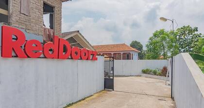 RedDoorz Syariah @ Tambak Mekar Street Subang