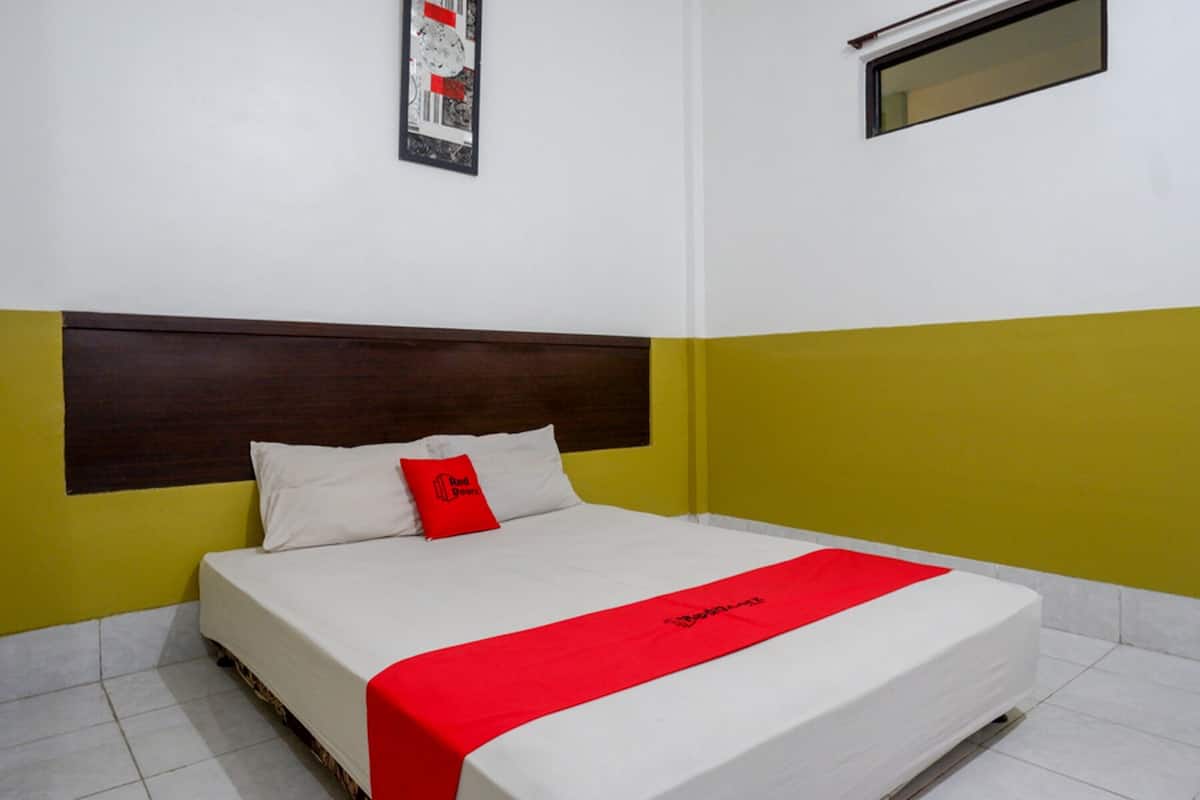 Superior Room (Reddoorz) | Bed sheets