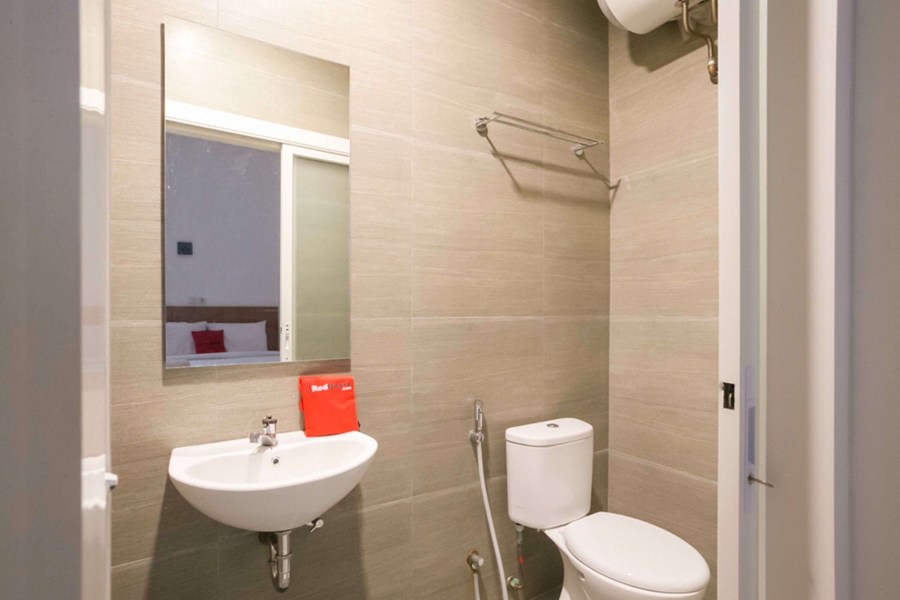 Foto - RedDoorz Syariah near Lapangan Pancasila Simpang Lima