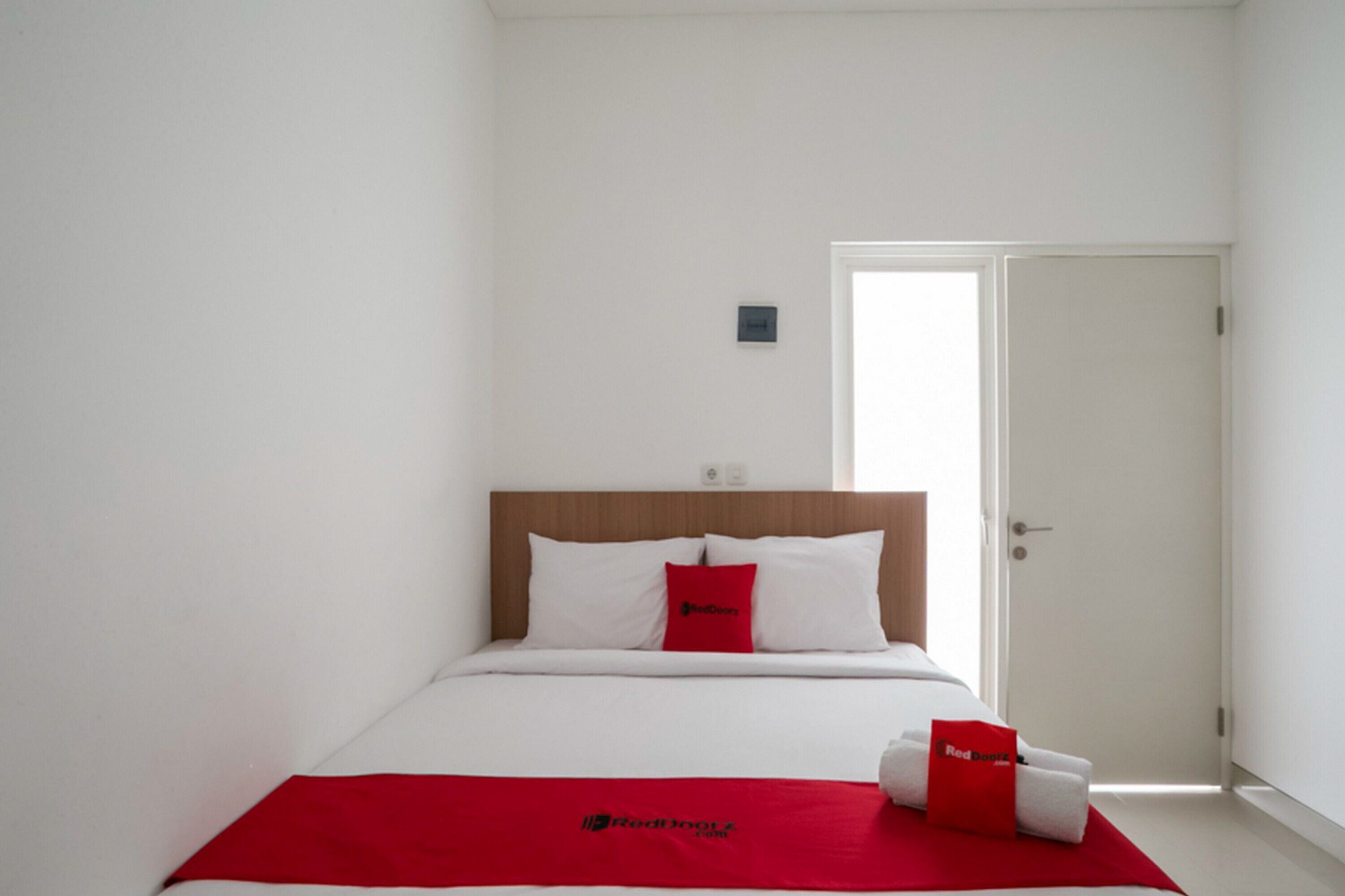 Foto - RedDoorz Syariah near Lapangan Pancasila Simpang Lima