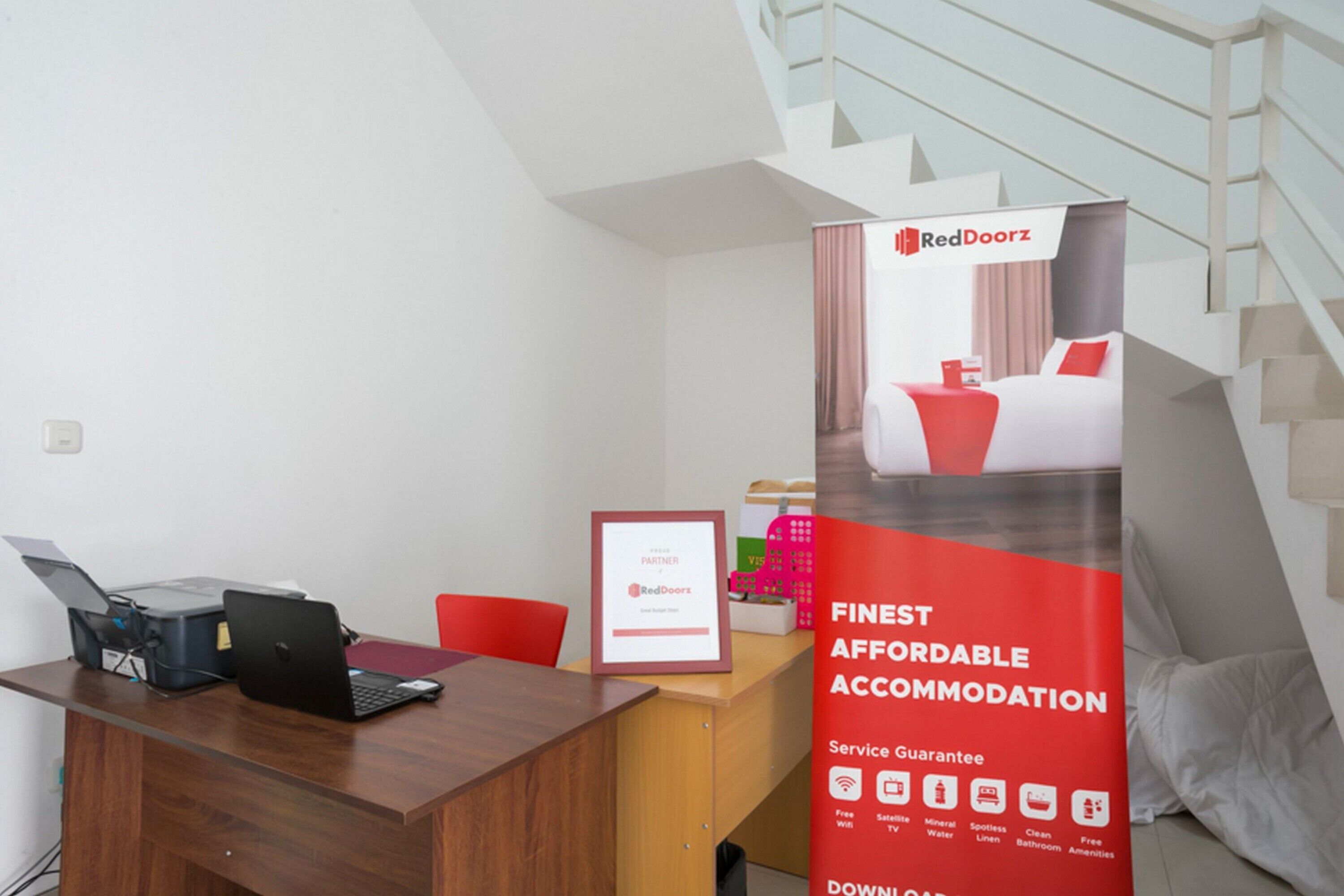 Foto - RedDoorz Syariah near Lapangan Pancasila Simpang Lima