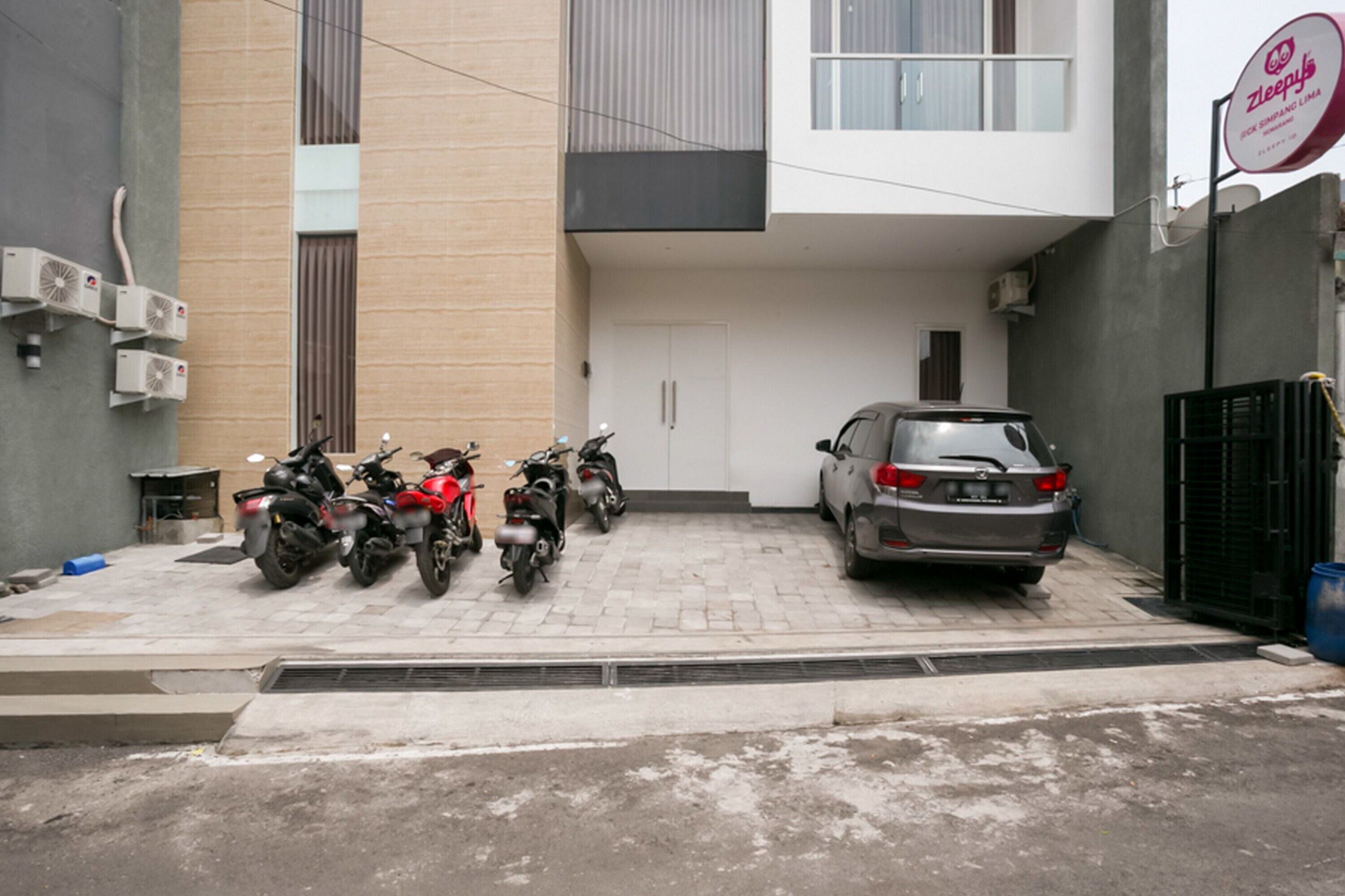 Foto - RedDoorz Syariah near Lapangan Pancasila Simpang Lima