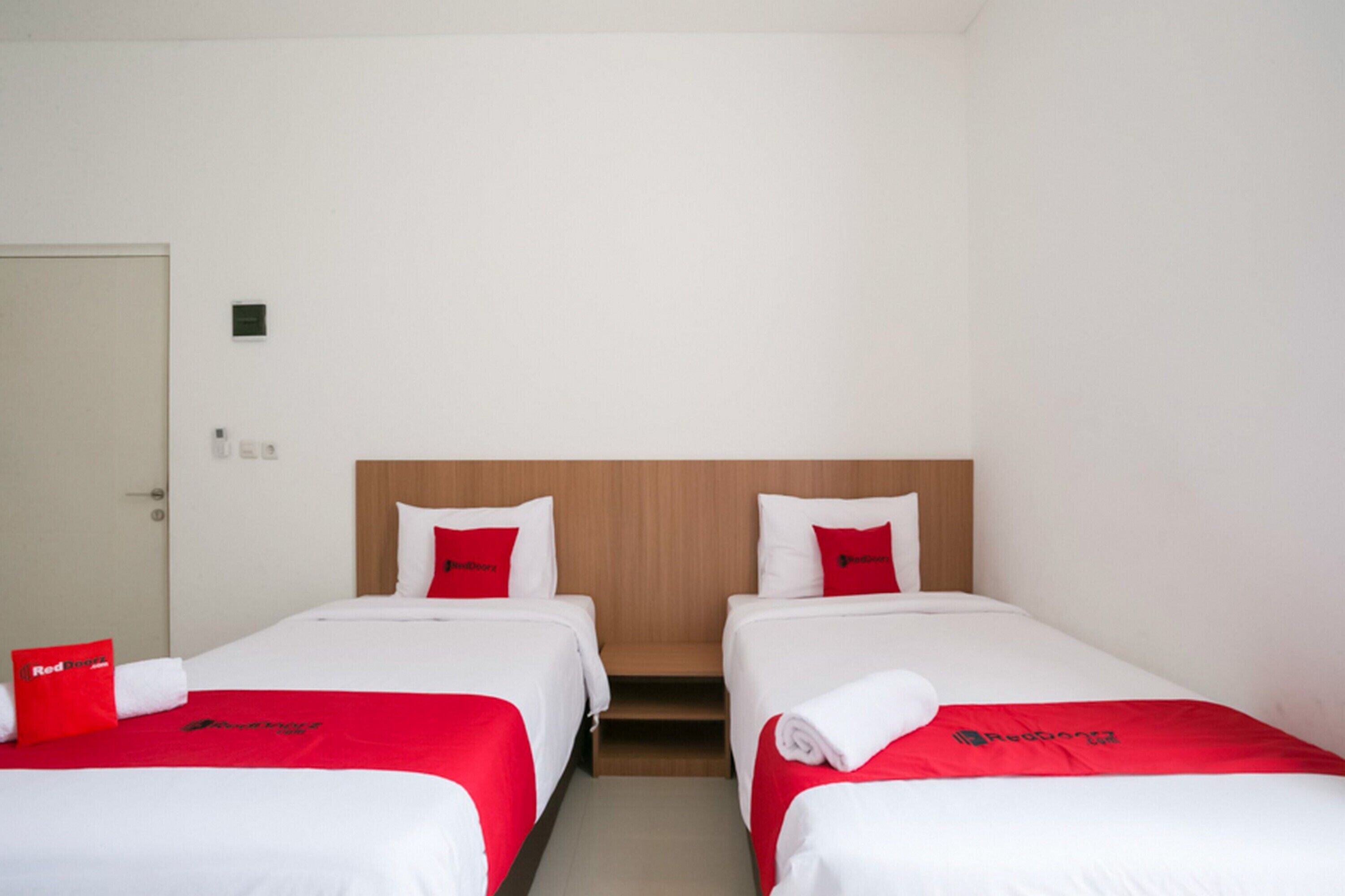 Foto - RedDoorz Syariah near Lapangan Pancasila Simpang Lima