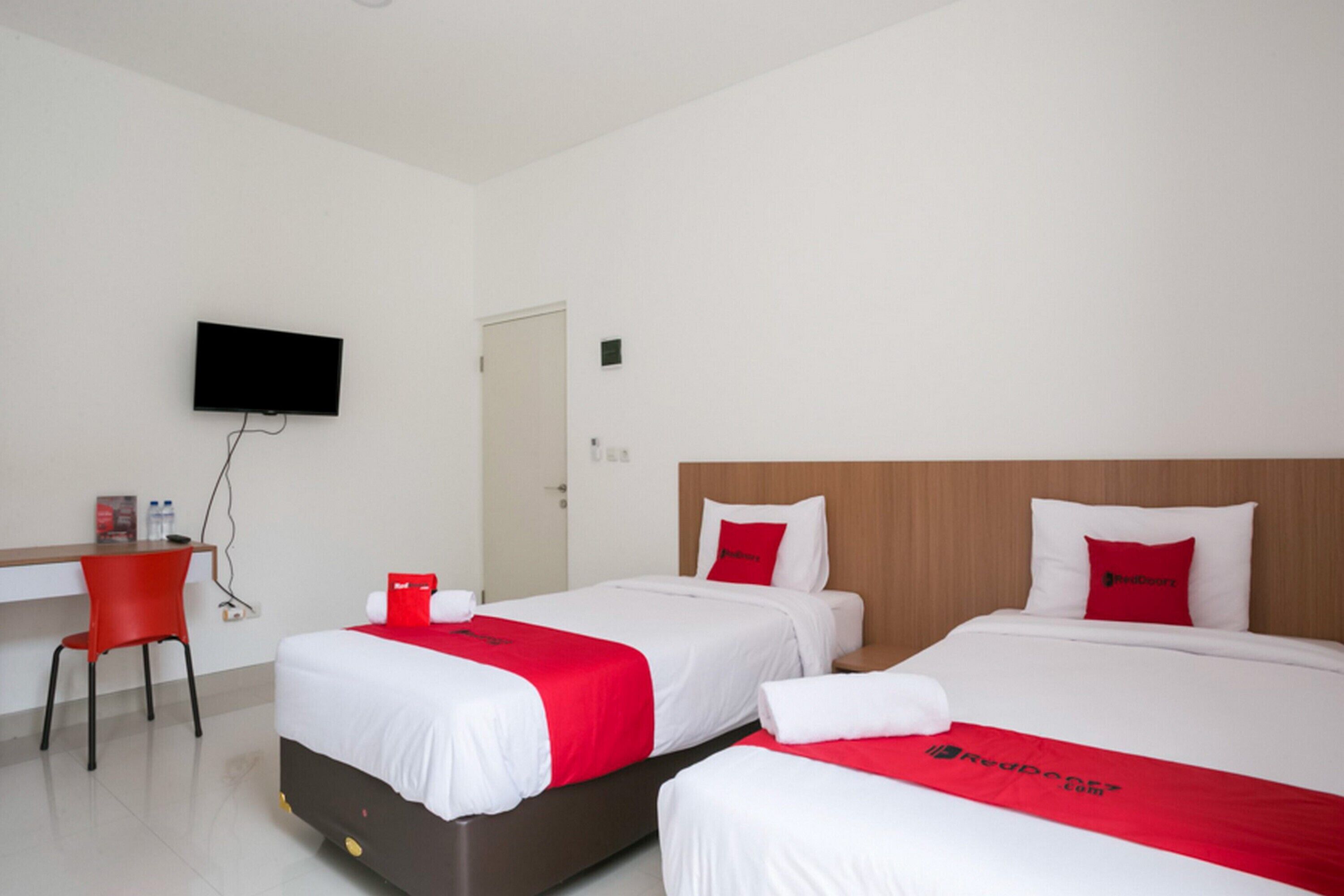 Foto - RedDoorz Syariah near Lapangan Pancasila Simpang Lima