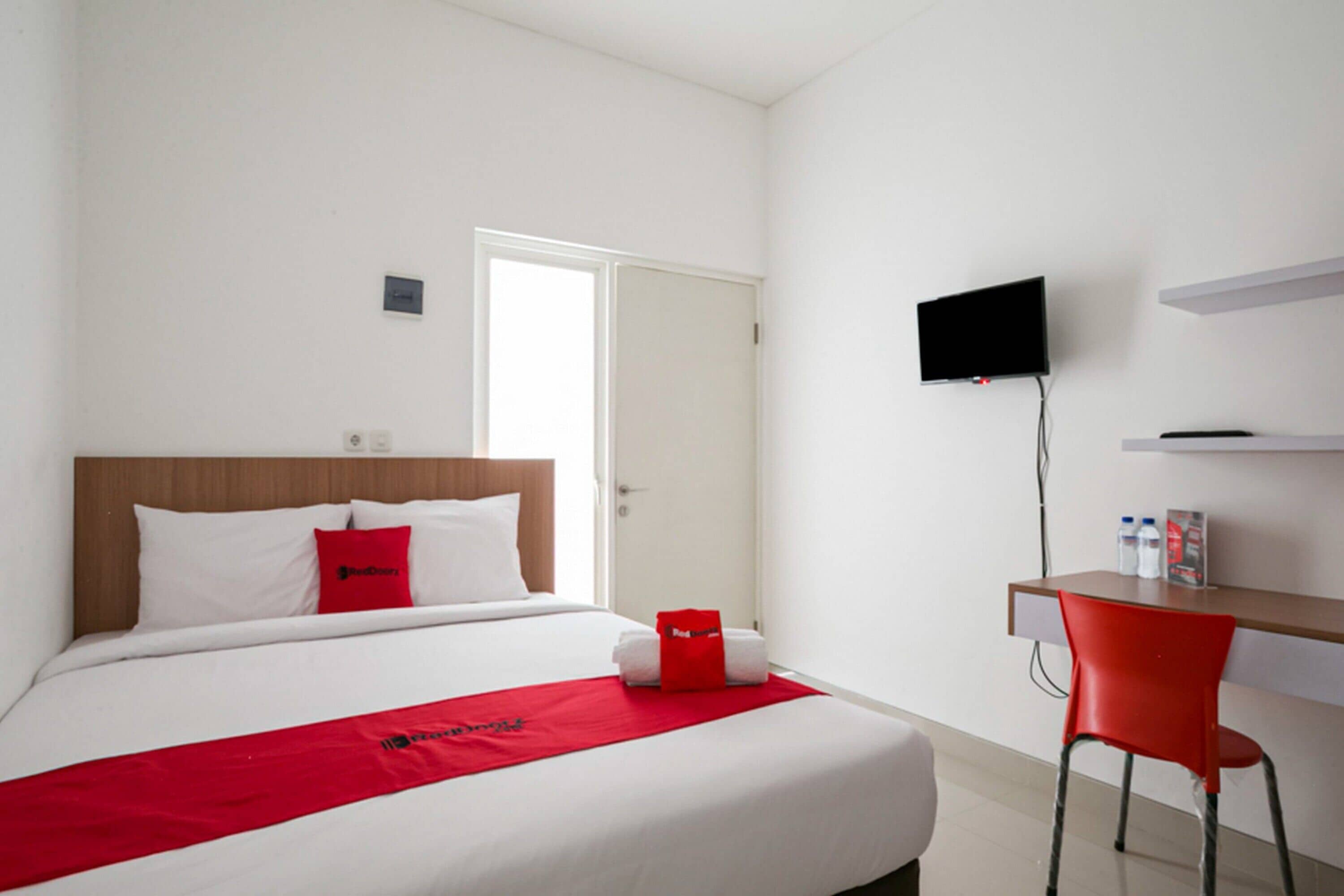 Foto - RedDoorz Syariah near Lapangan Pancasila Simpang Lima