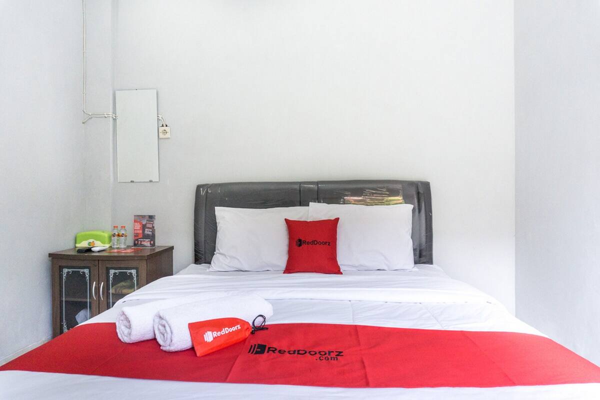 Habitación doble (Reddoorz) | Ropa de cama