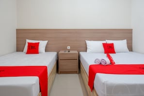 Family Room (Reddoorz) | Bed sheets - RedDoorz near Pacific Mall Tegal 2 (Tegal)