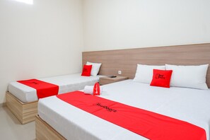 Family Room (Reddoorz) | Bed sheets - RedDoorz near Pacific Mall Tegal 2 (Tegal)