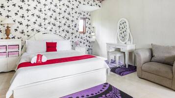 Deluxe Room (Reddoorz) | Bed sheets