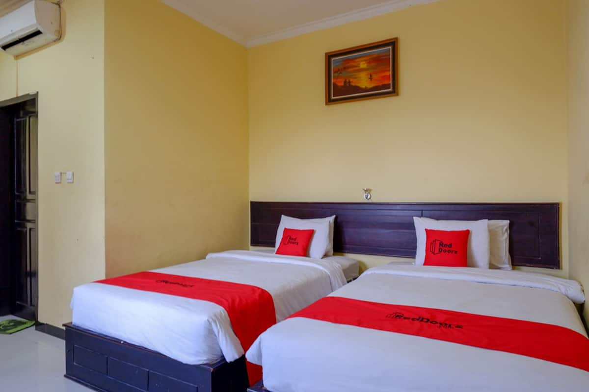 1 bedroom, bed sheets