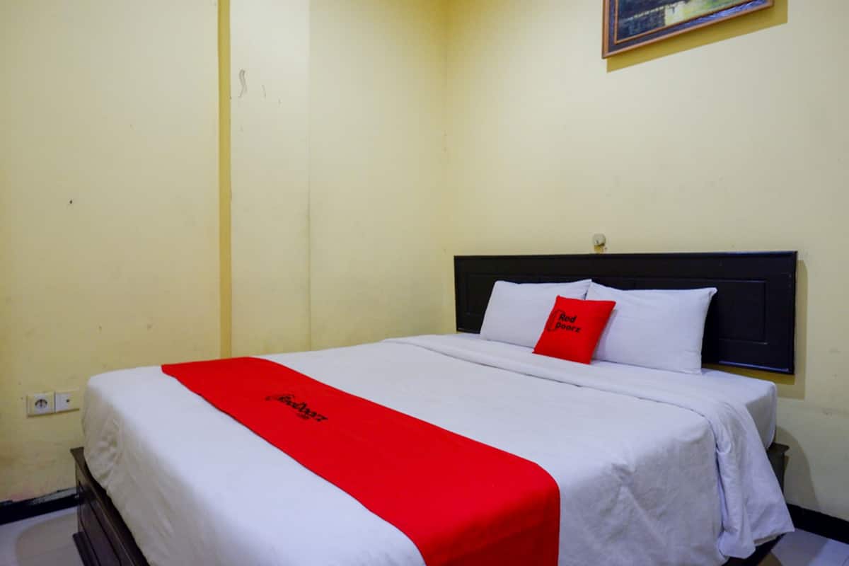 1 bedroom, bed sheets