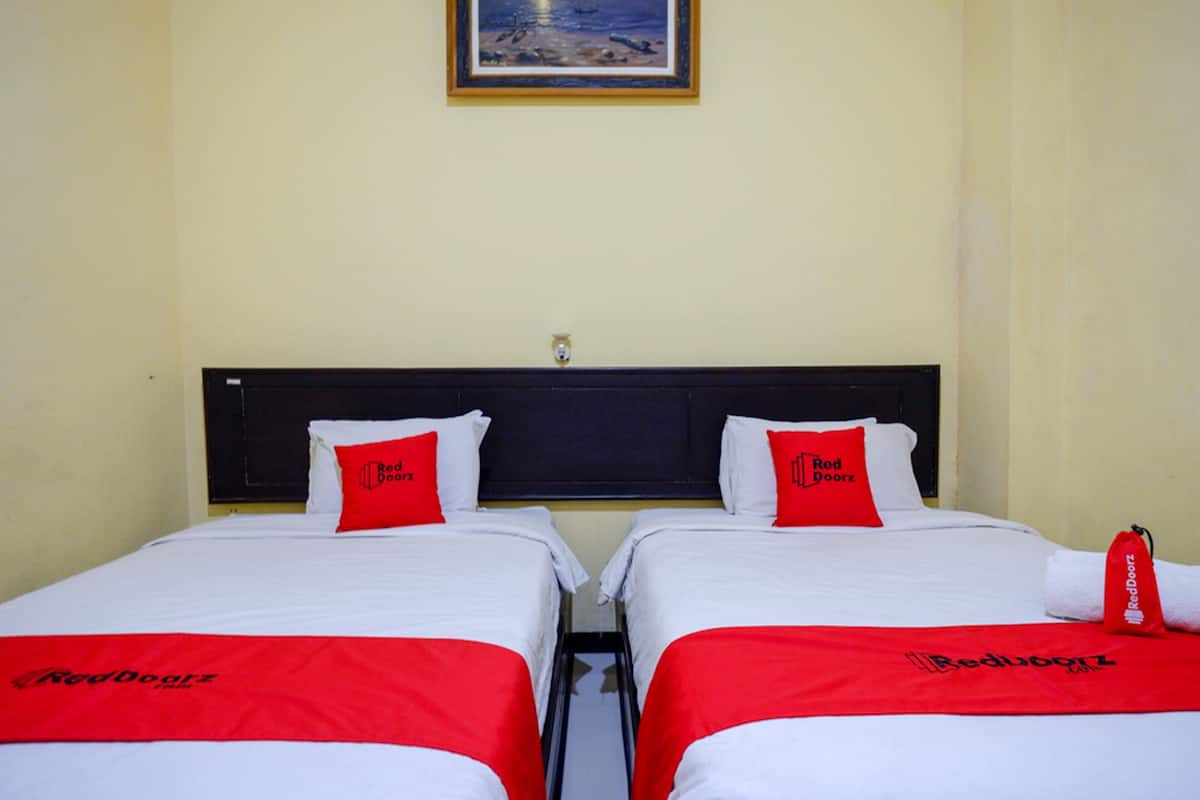 1 bedroom, bed sheets