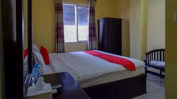Deluxe Room (Reddoorz) | 1 bedroom, bed sheets