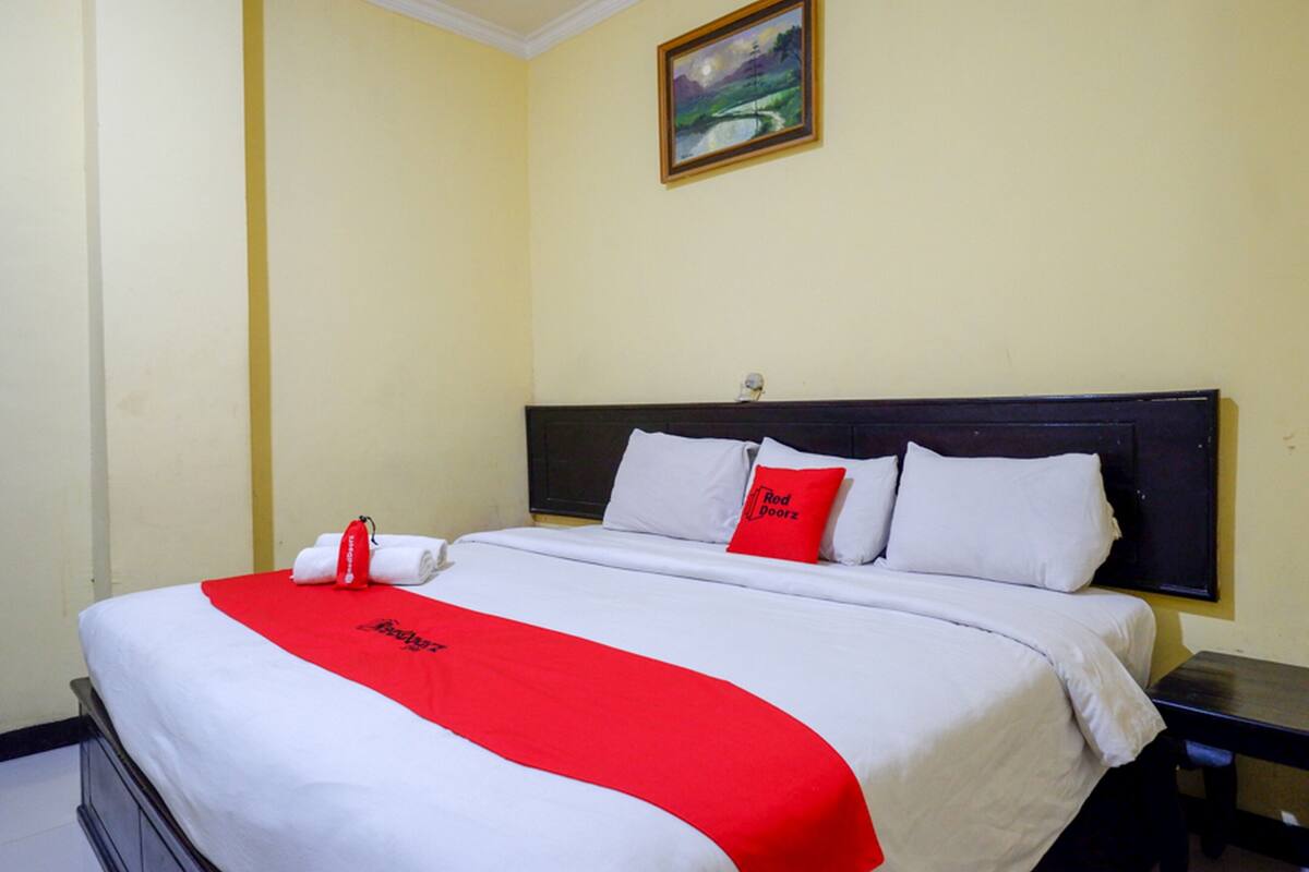 1 bedroom, bed sheets