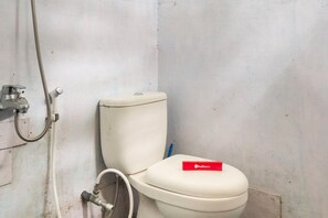 Regadera, amenidades de baño gratuitas, toallas 