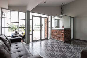 Reception - RedDoorz Plus near RS USU Medan 2 (Medan)