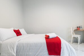 Double Room (Reddoorz) | Bed sheets - RedDoorz Plus near RS USU Medan 2 (Medan)