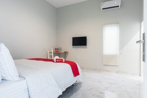 Double Room (Reddoorz) | Bed sheets - RedDoorz Plus near RS USU Medan 2 (Medan)