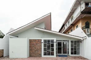 Front of property - RedDoorz Plus near RS USU Medan 2 (Medan)