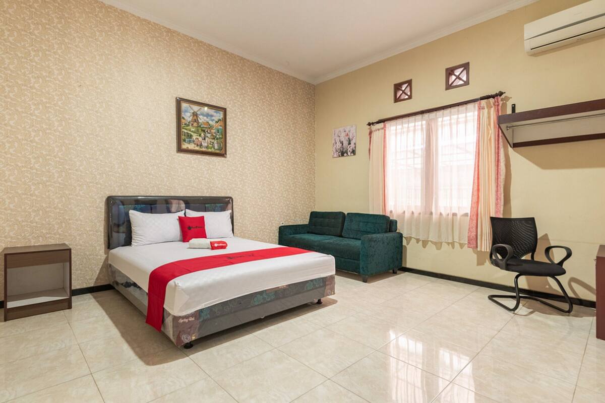 ห้องพรีเมียม (Reddoorz) | โต๊ะทำงาน, Wi-Fi ฟรี, ผ้าปูที่นอน
