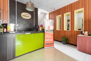 ฝ่ายต้อนรับ