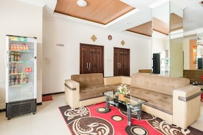 Lobby sitting area - RedDoorz Syariah @ Jalan Simpang Gajayana (Malang)