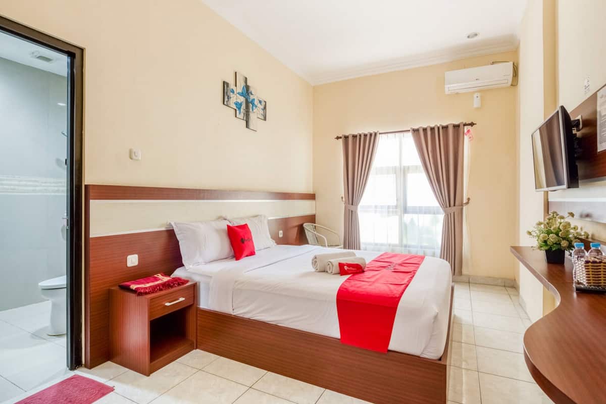 Double Room (Reddoorz) | Bed sheets