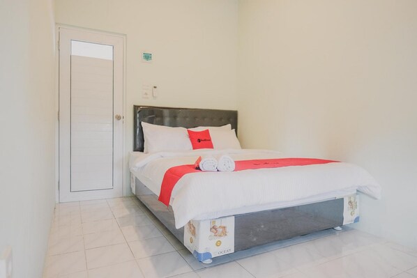Premium Room (Reddoorz) | Bed sheets - RedDoorz @ Jalan Pangeran Antasari Lampung 2 (Bandar Lampung)