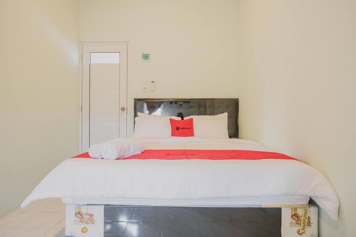Premium Room (Reddoorz) | Bed sheets