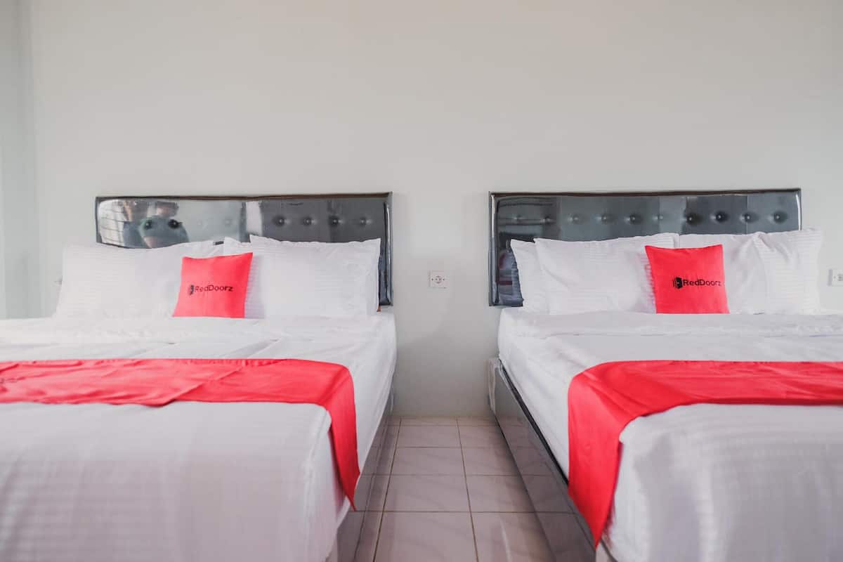 Family Room (Reddoorz) | Bed sheets