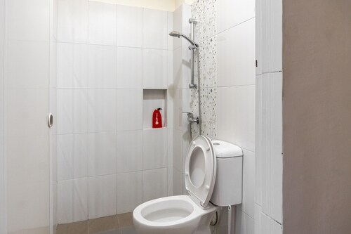 RedDoorz Plus near Millenium ICT Centre Medan 2