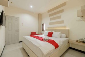 Premium Room (Reddoorz) | Bed sheets - RedDoorz Plus near Millenium ICT Centre Medan 2 (Medan)