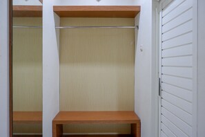 Double Room (Reddoorz) | Bed sheets