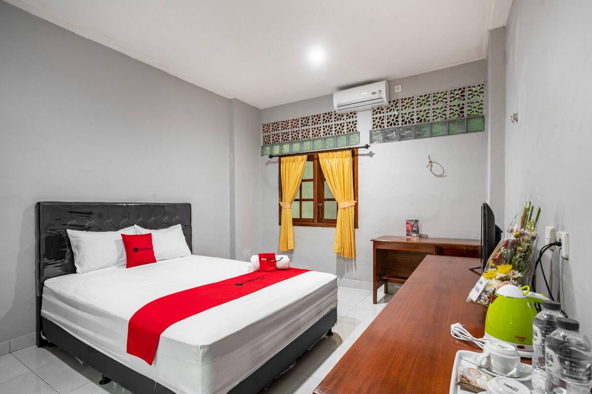 Habitación doble estándar (Reddoorz) | Ropa de cama
