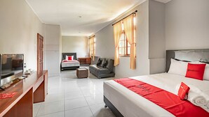 Family Room - RedDoorz Syariah near Puri Agung Denpasar (Denpasar)