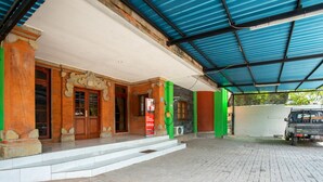Property entrance - RedDoorz Syariah near Puri Agung Denpasar (Denpasar)