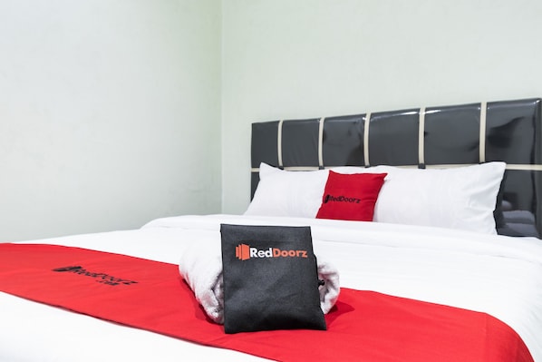 Double Room (Reddoorz) | Bed sheets