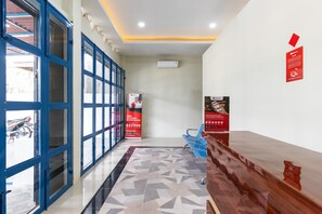 Reception - RedDoorz near Medan Amplas (Medan)
