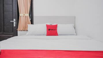 Double Room (Reddoorz) | Bed sheets