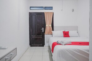 Bed sheets - RedDoorz near Jalan Soeprapto Bengkulu (Bengkulu)