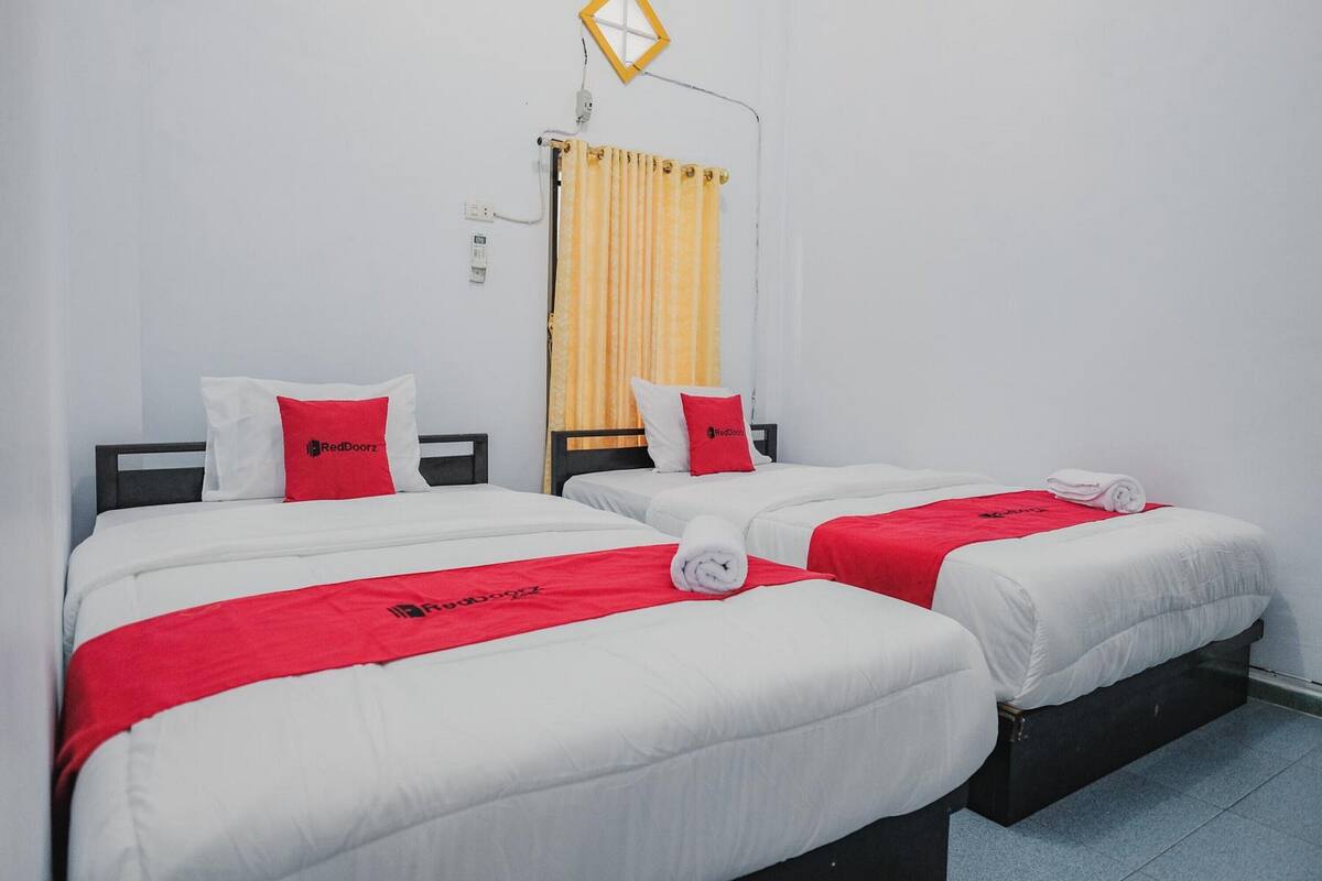Standard Twin Room (Reddoorz) | Bed sheets