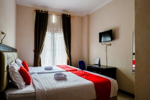 Deluxe Twin Room (Reddoorz) | Desk, free WiFi, bed sheets - RedDoorz @ Makale Tana Toraja (Makale)