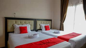 Kamar Twin Deluks (Reddoorz) | 1 kamar tidur, meja kerja, Wi-Fi gratis, dan seprai linen