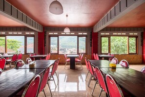 Restaurant - RedDoorz Plus near Balai Kota Batu 2 (Batu)