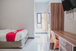 Twin Room (Reddoorz) | Free WiFi, bed sheets - RedDoorz Syariah near Balai Kota Bengkulu (Bengkulu)