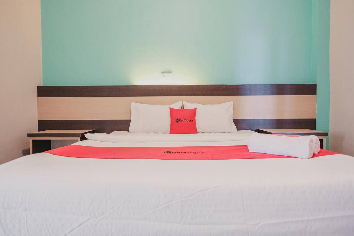 WiFi (free), bed sheets