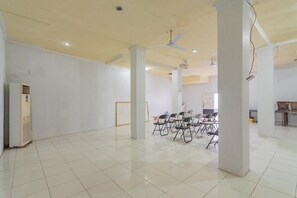 Interior - RedDoorz Syariah @ Lafa Park Adventure (Cikarang)