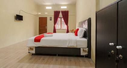 RedDoorz near Bukit Kubu Berastagi